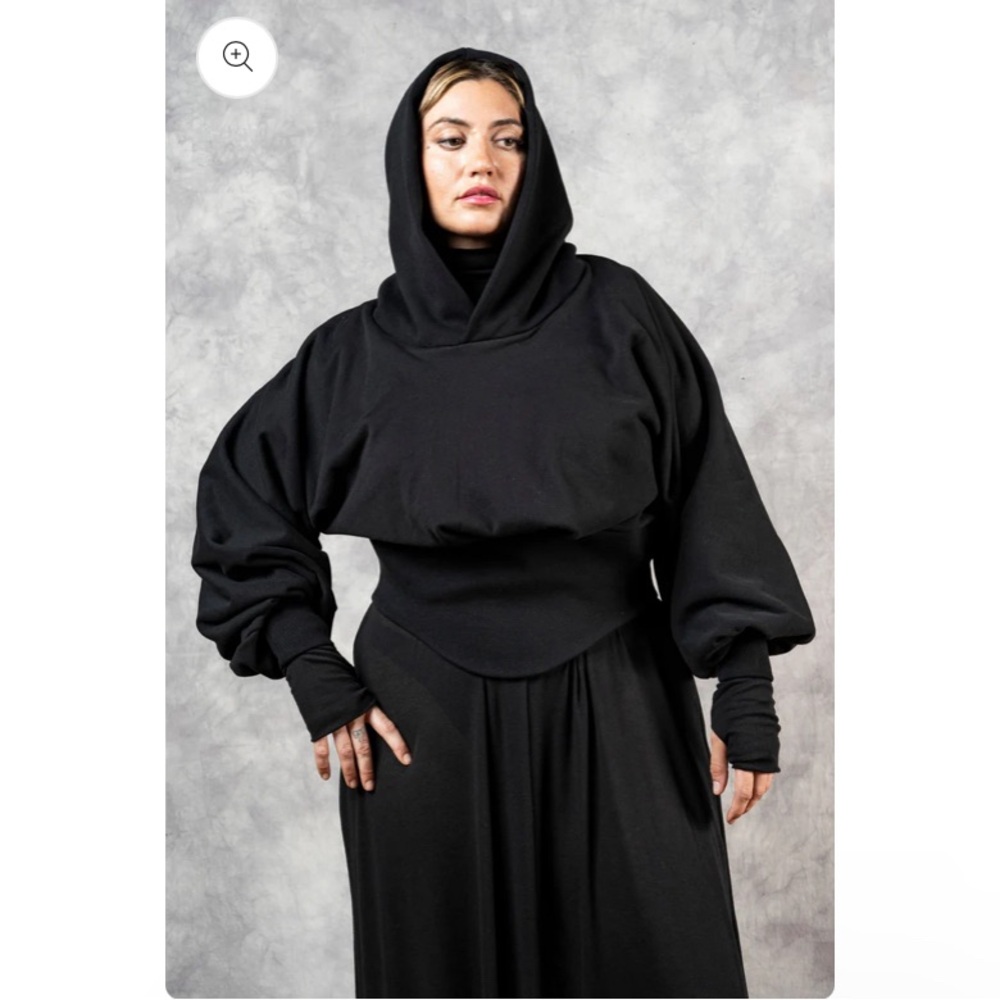 Nuit Clothing Atelier Corset Waist Hoodie

A Bishop Sleeve Cropped Hoodie